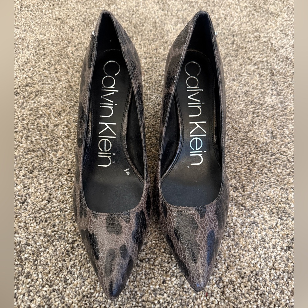 Calvin Klein Leopard Print Pointed Toe Pumps - Gray & Black
